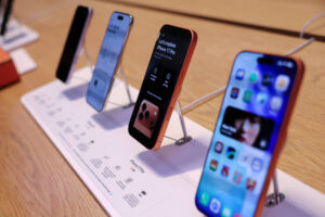 Apple vai aumentar preços de produtos, diz Cook ao WSJ - 17/06/2026 - Economia