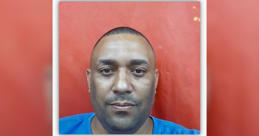 Homem é procurado após matar companheira na frentes das filhas no RJ
