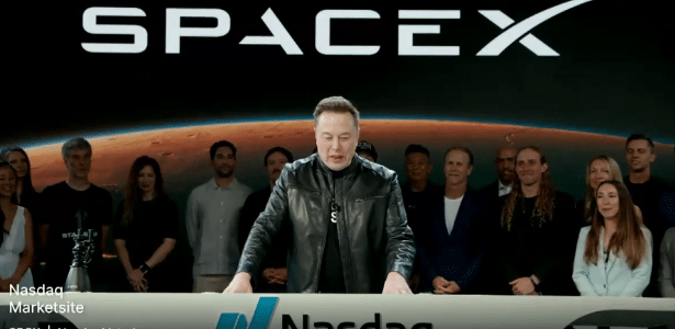 Elon Musk durante participação do IPO da SpaceX na Nasdaq