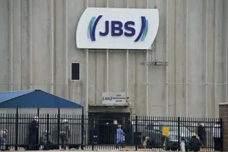 JBS suspenderá produção de cortes para a China em parte das plantas