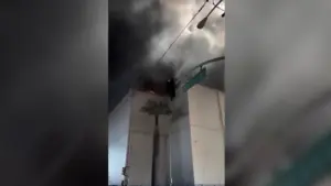 Prefeita decreta emergência após incêndio em armazém em Los Angeles