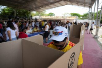 Espriella lidera apuração nas eleições da Colômbia
