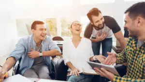 Os 3 signos que têm o "tipo de humor mais inteligente" do zodíaco