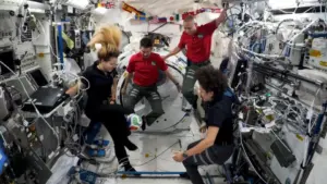 NASA leva bola da Copa do Mundo ao Espaço; veja as imagens!