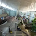 Barrada no Panamá, imigrante mora em aeroporto há 6 meses e espera documentos para rever filho