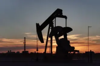 Petróleo cai em meio a "negociações construtivas" entre EUA e Irã