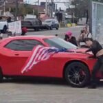 Mulher é atropelada por carro durante protesto contra o ICE nos Estados Unidos