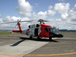 Helicóptero da Guarda Costeira dos EUA cai no Alasca com 4 passageiros; ninguém morreu