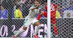 Argélia vira no fim, elimina a Jordânia e segue viva na Copa do Mundo