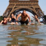 Torre Eiffel é fechada por conta da onda de calor em Paris