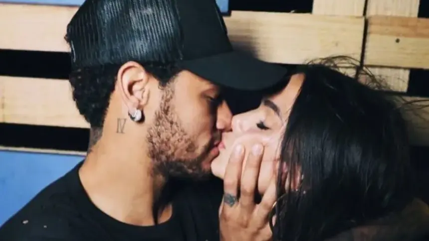Bruna Marquezine recorda namoro com Neymar: "Muito difícil"