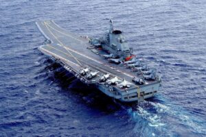 Porta-aviões mais avançado da China atravessa Estreito de Taiwan, diz Taipé
