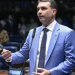 TSE ordena que Meta apague posts que ligam Flávio ao crime organizado