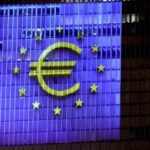Brasão da União Europeia no prédio do Banco Central Europeu, em Frankfurt, na Alemanha