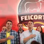 Flávio e Tarcísio acenam para segurança e agro em feira no interior de SP
