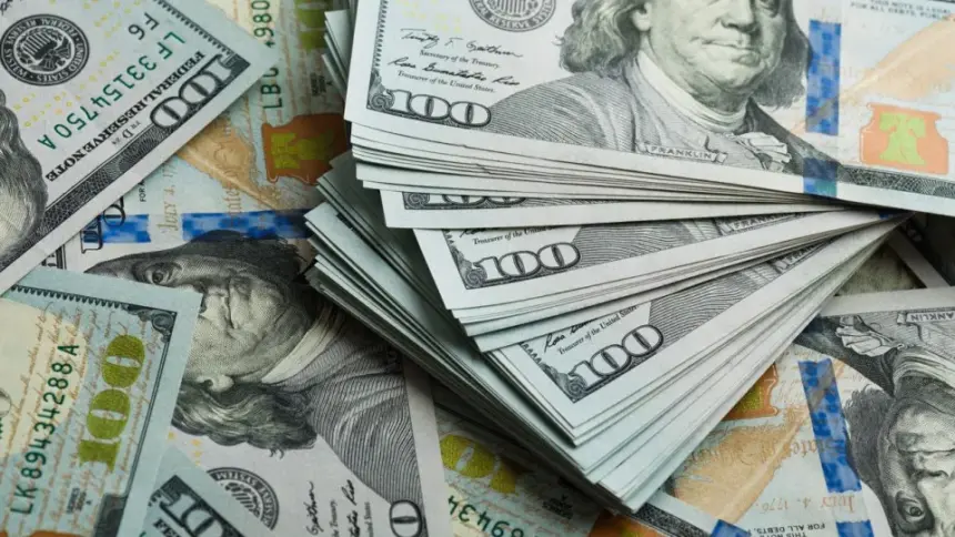 Dólar e Bolsa fecham em alta após divulgação da ata do Copom, e juros futuros recuam