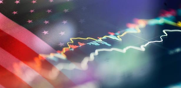 Em sessão marcada pela queda das ações de tecnologia, no exterior, e pelo documento do Banco Central sobre juros, no Brasil, o dólar subiu ante o real e o Ibovespa teve variação positiva