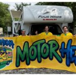 Pneu furado, cartão recusado, briga por banheiro: a aventura de 5 amigos em um motorhome atrás da seleção