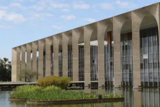 Itamaraty cita "interferência" e critica "traidores da pátria" por tarifaço