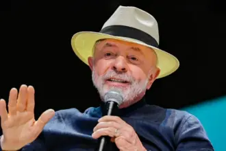 Com saída de Jaques, Lula busca nomes para liderança do governo no Senado