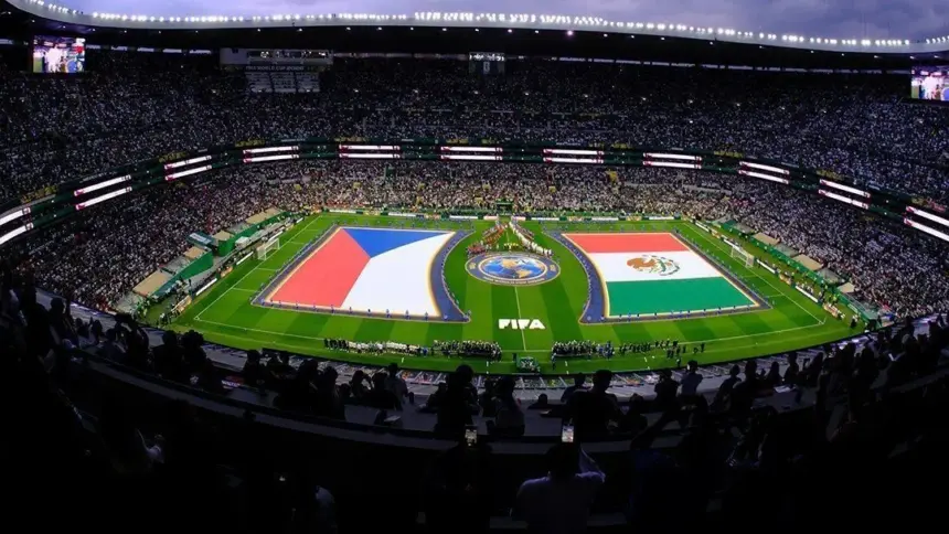 No México, veículo atinge torcedores que comemoravam vitória na Copa