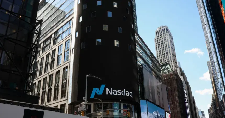 Wall Street opera mista com queda em ações de big techs