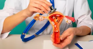 Restrita no Brasil, vacina de HPV zera mortes por câncer na Inglaterra