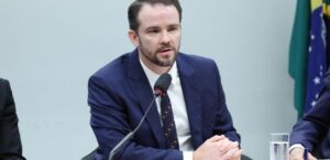 O ministro Dario Durigan