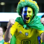 Gritou muito no jogo? Veja dicas para torcer sem destruir a voz