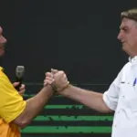 Flávio Bolsonaro visita Jair após vídeo de Michelle