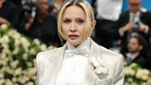 Madonna faz primeira parceria com a filha, Lola Leon