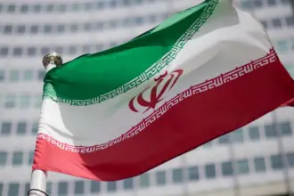 Irã confirma ataque a bases militares dos EUA no Kuwait e no Bahrein
