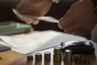 Como entender os juros do seu banco: glossário prático com exemplos reais
