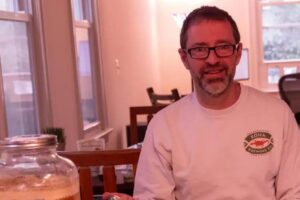 Cientista inventa cerveja como alternativa à vacina - 29/06/2026 - Equilíbrio e Saúde