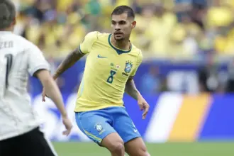 Bruno Guimarães é o jogador com mais assistências na Copa; veja ranking
