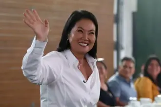 Peru: com 100% das urnas apuradas, Keiko Fujimori tem 50,13% dos votos