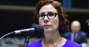 Corte de Roma analisa hoje novo pedido de extradição de Carla Zambelli