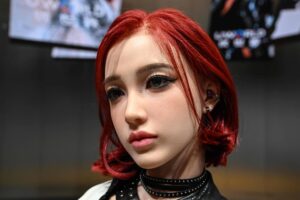 Robô de 'pele macia' e 'voz suave' que dá conselhos é lançado na China; veja fotos - 01/07/2026 - Economia