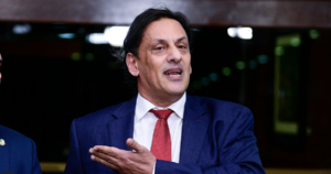 Moraes pede que PGR se manifeste sobre conteúdo achado em celular de Wassef