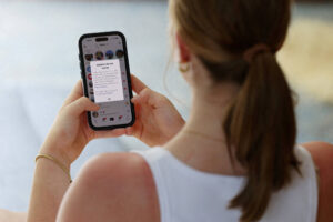TikTok chega a acordo com adolescente antes de julgamento por vício em redes sociais - 02/07/2026 - Tec