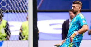 Unai Simón quebra recorde de minutos sem sofrer gol na história das Copas