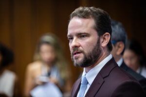 Ministro da Fazenda diz que pessoas e empresas alvos de sanções dos EUA já estavam sendo investigadas: 'interferência nos preocupa'