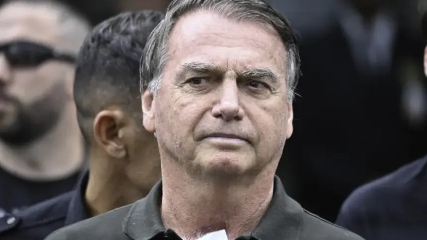 Joias sauditas dadas a Bolsonaro ficarão em poder da Receita, decide Moraes