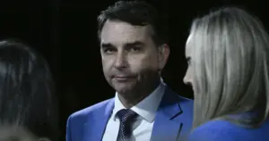 Flávio viaja aos EUA e promete defender Pix em audiência sobre tarifas