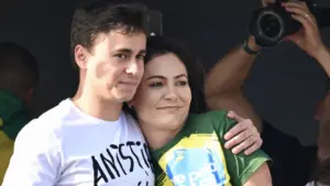 Michelle Bolsonaro recebe apelido na direita após treta com Flávio; veja