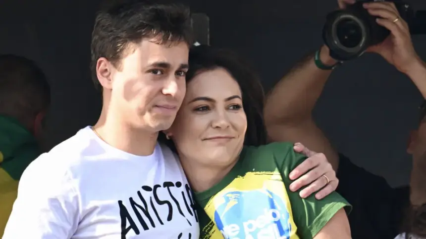 Michelle Bolsonaro recebe apelido na direita após treta com Flávio; veja