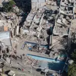 Caracas vive dividida entre normalidade e vidas arruinadas por terremoto
