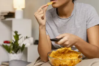 Consumo de alimentos industrializados em jogos da seleção exige atenção