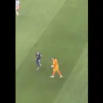 Goleiro do Paraguai foi ignorado por Mbappé e reação viraliza; veja