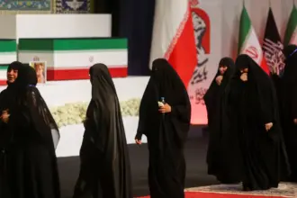 Três filhos de Khamenei vão a funeral; sucessor do aiatolá não aparece